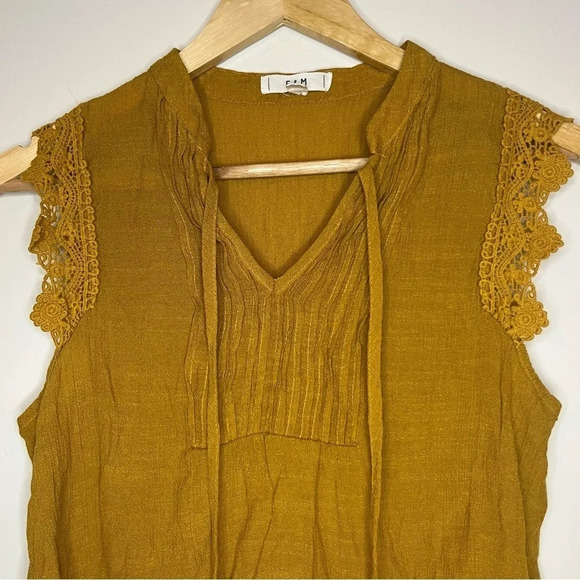 ☀️E&M Boho Mustard Lace Sleeveless Front Tie Blouse Top - Picture 2 of 6